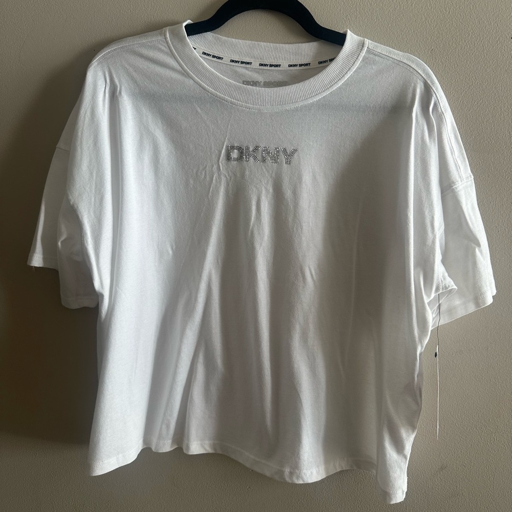 🌟DKNY White Short Sleeve Tee with Silver Logo Size M NWT